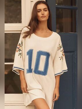 ANTHROPOLOGIE LyreBird Embroidered Sporty Tee M 23.5” p2p Eggnog $118 Retail NWT